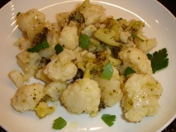 Salat von Blumenkohl und Brokkoli - Rezept