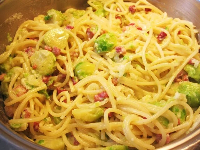 Rezept: Nudeln in Rosenkohl - Sahnesoße Nudeln in Rosenkohl - Sahnesoße - Rezept