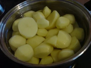 Rezept: Bratwurst mit Salzkartoffeln und Blumenkohl Bratwurst mit Salzkartoffeln und Blumenkohl - Rezept