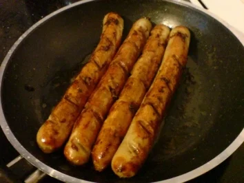 Rezept: Bratwurst mit Salzkartoffeln und Blumenkohl Bratwurst mit Salzkartoffeln und Blumenkohl - Rezept