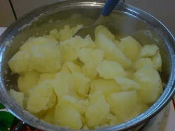 Rezept: Bratwurst mit Salzkartoffeln und Blumenkohl Bratwurst mit Salzkartoffeln und Blumenkohl - Rezept