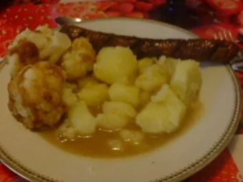 Rezept: Bratwurst mit Salzkartoffeln und Blumenkohl Bratwurst mit Salzkartoffeln und Blumenkohl - Rezept