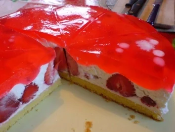 Rezept: Winterliche Erdbeertorte Bild Nr. 2 Winterliche Erdbeertorte - Rezept - Bild Nr. 2