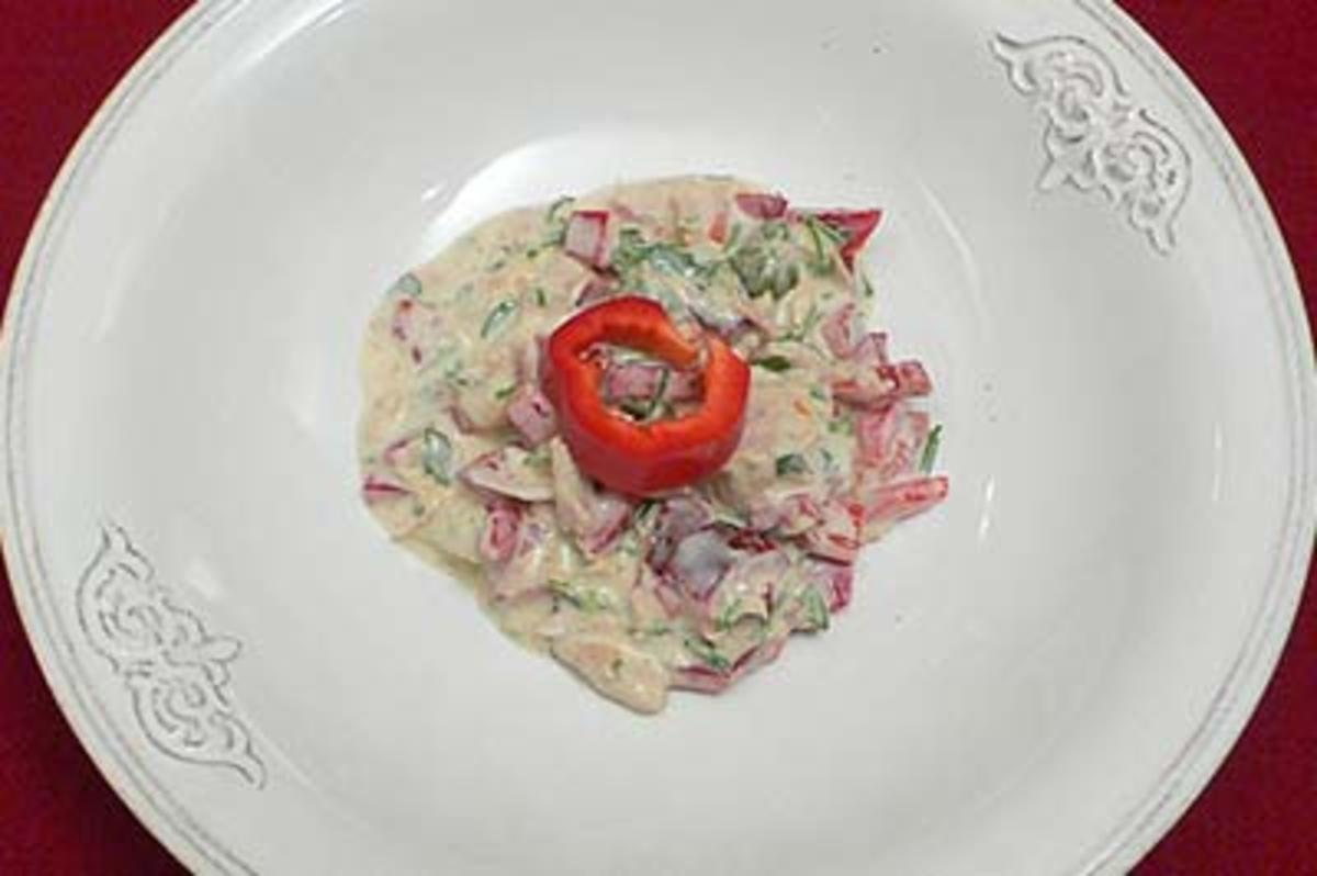 Tunfischsalat mit roter Paprika, Kapern und Zwiebeln - Rezept