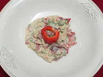 Rezept: Tunfischsalat mit roter Paprika, Kapern und Zwiebeln Tunfischsalat mit roter Paprika, Kapern und Zwiebeln - Rezept