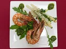 Rezept: Gambas an eingelegtem Spargel auf Kräuterbrot Gambas an eingelegtem Spargel auf Kräuterbrot - Rezept