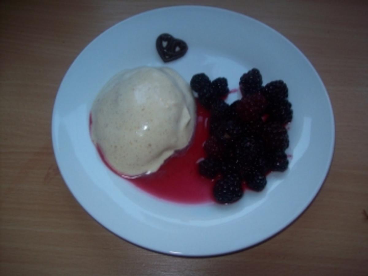 Bilder für Zimtparfait mit Brombeeren - Rezept