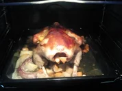 Pute ganz gebraten mit Apfel - Zwiebel - Füllung - Rezept