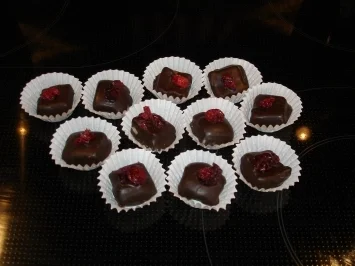 Rezept: Pralinen: Pistazien-Marzipan-Herzen Pralinen: Pistazien-Marzipan-Herzen - Rezept