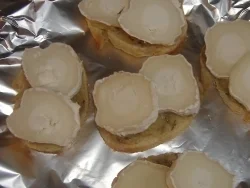 Tapa Montadito mit Ziegenkäse und Apfelsalat überbacken - Rezept - Bild Nr. 2