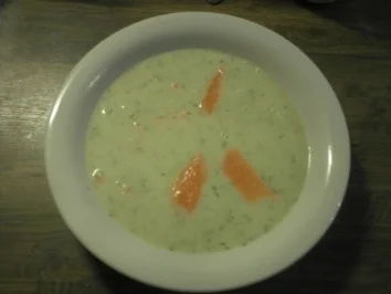 Gurkensuppe mit Lachs - Rezept