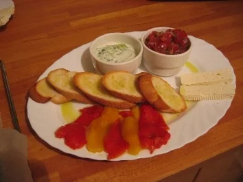 Rezept: Tomatensalat mit Pinienkernen Tomatensalat mit Pinienkernen - Rezept