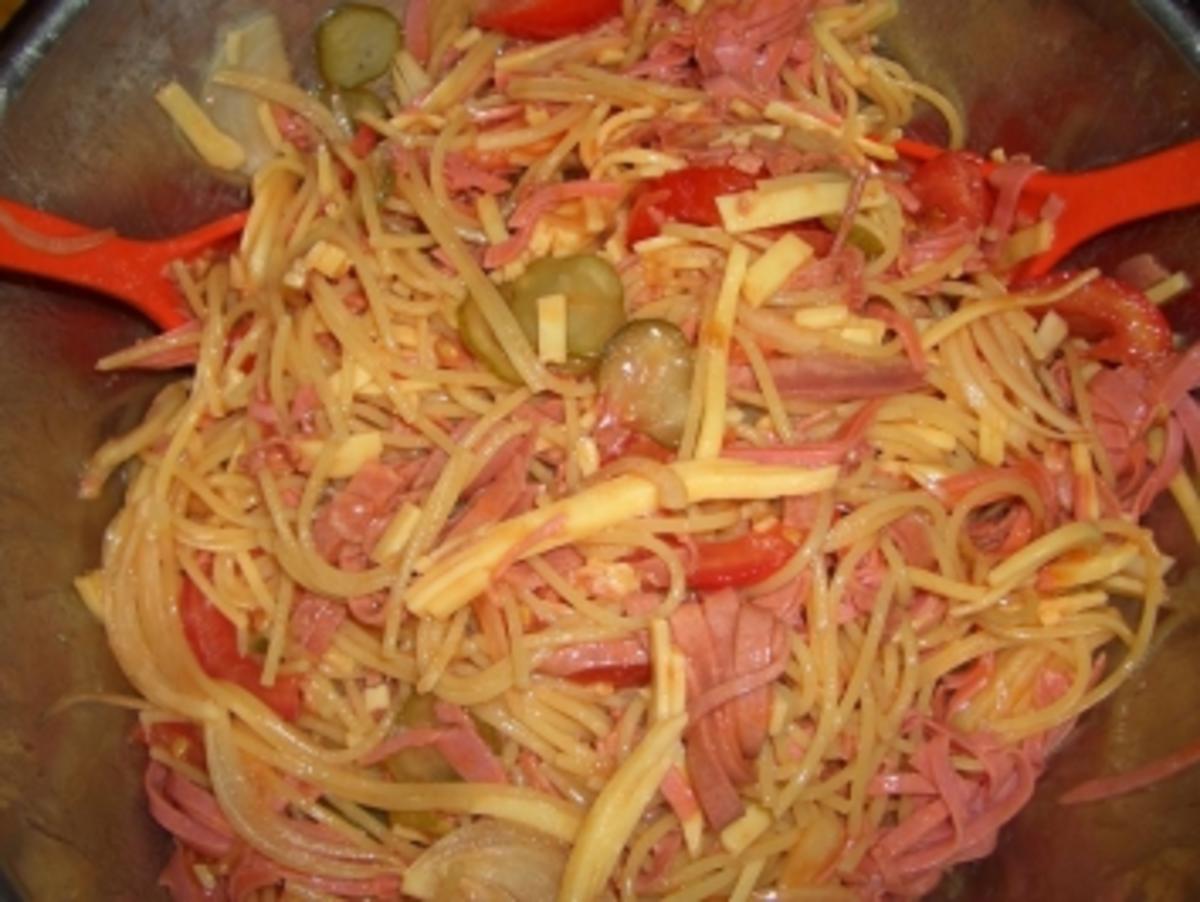 Spaghettisalat mit Spaghetti und Cervelatwurst - Rezept mit Bild ...