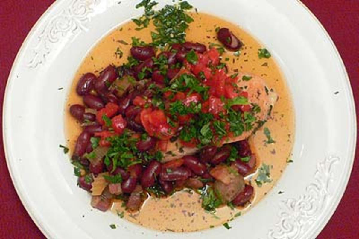 Bilder für Hühnchenbrust mit roten Kidneybohnen, Oliven und Tomaten - Rezept