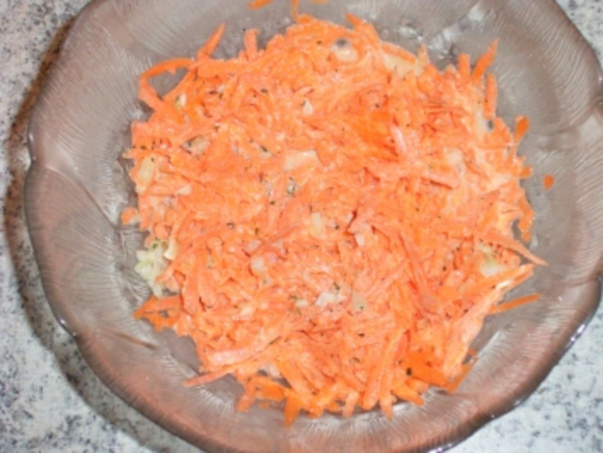 Karottensalat mit Karotten und kleine Zwiebel
