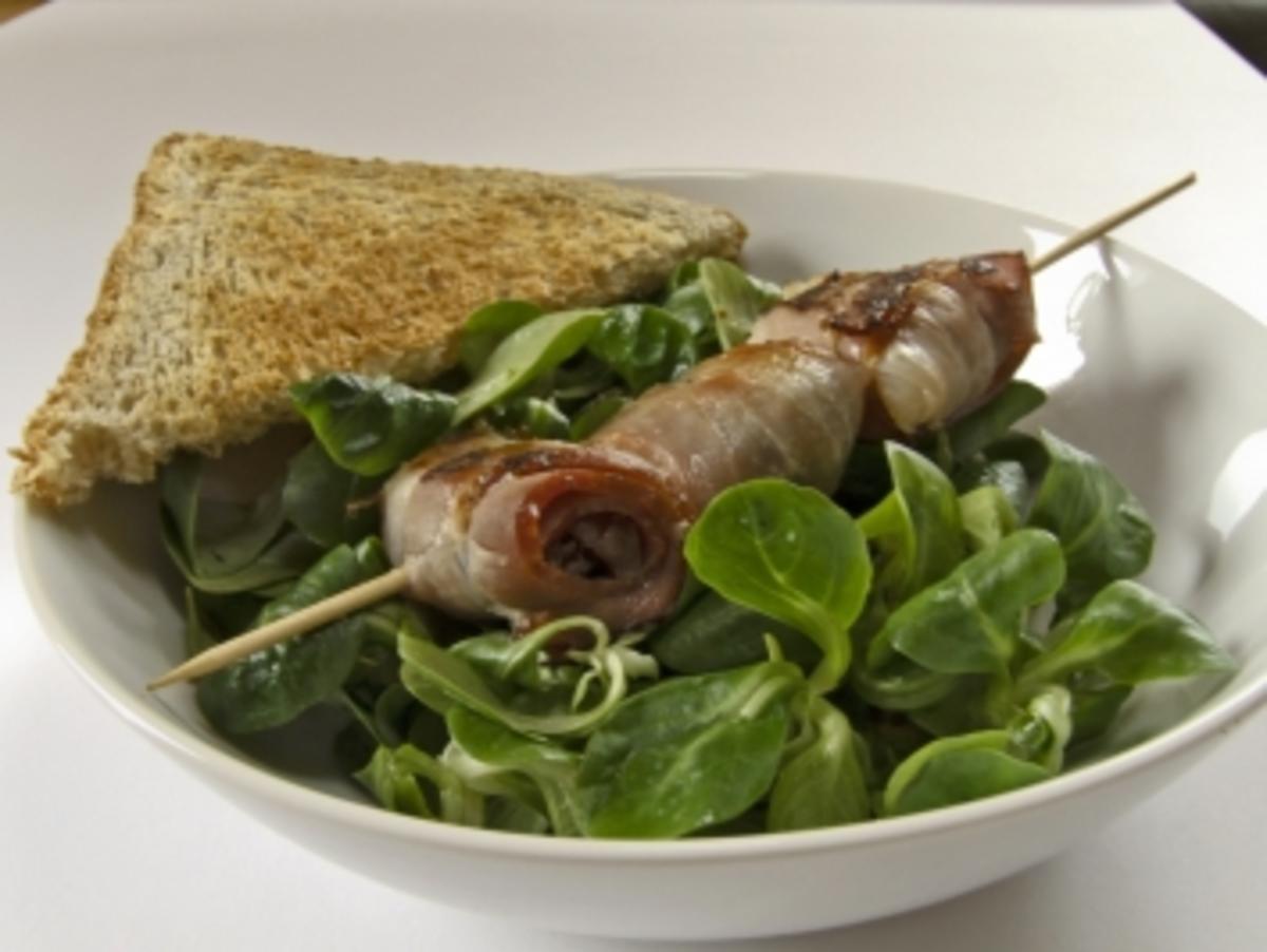 Feldsalat mit Senf-Dressing und Speckfrüchten - Rezept