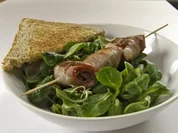 Feldsalat mit Senf-Dressing und Speckfrüchten - Rezept
