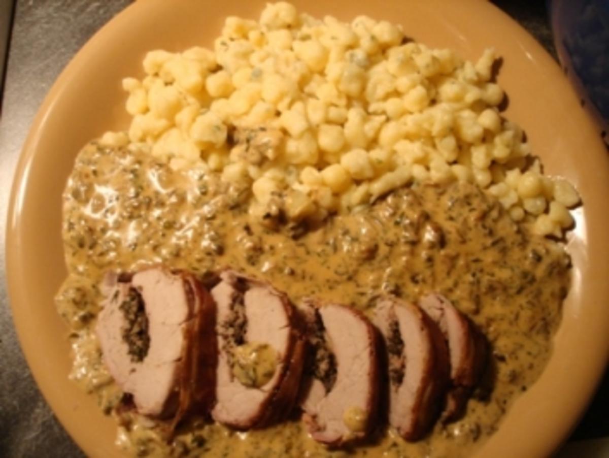 Gefülltes Schweinefilet mit Bärlauch-Trüffel-Knöpfle - Rezept - kochbar.de