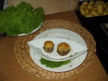 Frikadellen im Champignonmantel oder einfach überbackene Champignons - Rezept