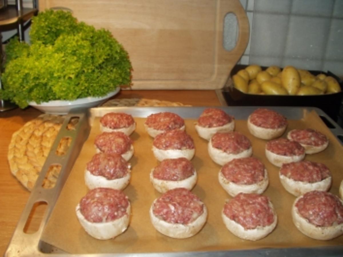 Frikadellen im Champignonmantel oder einfach überbackene Champignons ...