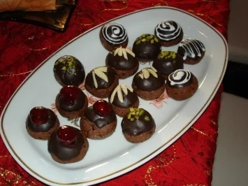 Schoko-Marzipan-Plätzchen mit Kirschen - Rezept