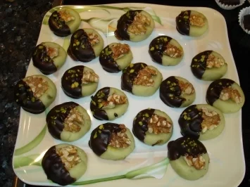 Rezept: Pralinen: Pistazien-Taler Pralinen: Pistazien-Taler - Rezept