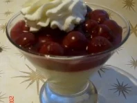 Kokos-Sahnepudding mit Kirschen - Rezept