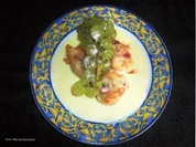 Marzipanzwetschgen im Weinteig auf Vanillejoghurt - Rezept