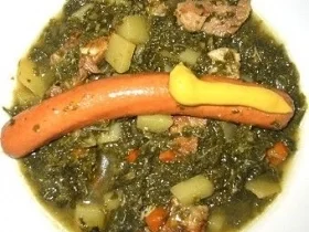Rezept: Grünkohlsuppe mit Würstchen Grünkohlsuppe mit Würstchen - Rezept