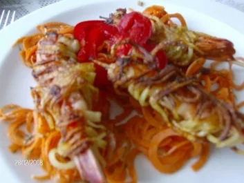 Garnelen im Kartoffelkleid auf einem Karottenbett - Rezept