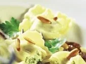 Pasta: Steinpilzravioli in Butter mit Pinienkernen - Rezept