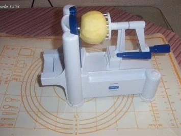 Rezept: Pfannkuchen mit "Apfelspaghettis" Pfannkuchen mit "Apfelspaghettis" - Rezept