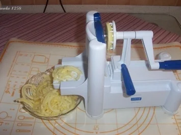 Rezept: Pfannkuchen mit "Apfelspaghettis" Pfannkuchen mit "Apfelspaghettis" - Rezept