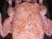 Ente aus dem Ofen, gefüllt mit Rumrosinen und Marzipan - Rezept