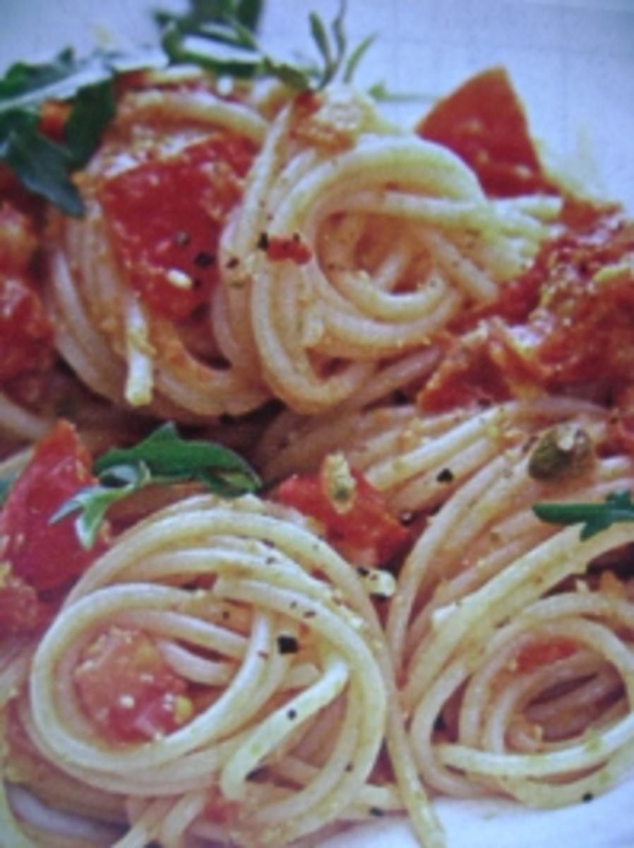 Spaghetti mit Tomatenpesto - Rezept