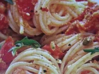 Rezept: Spaghetti mit Tomatenpesto Spaghetti mit Tomatenpesto - Rezept