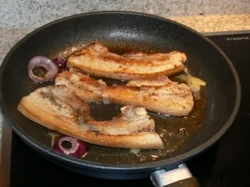 Mamas Kappes un Grumbeere mit Schweinebauch - Rezept