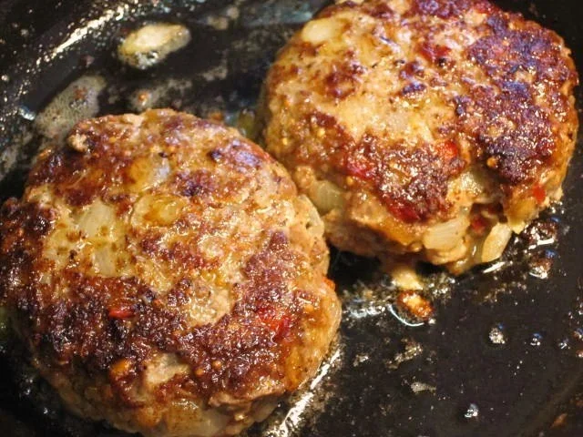 Rezept: Frikadellen "Stroganow" Bild Nr. 2 Frikadellen "Stroganow" - Rezept - Bild Nr. 2