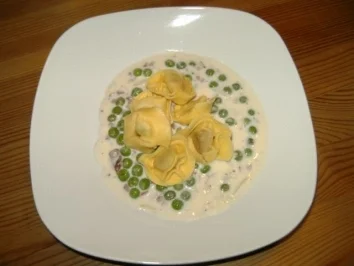 Tortellini in Käse-Sahnesoße - Rezept
