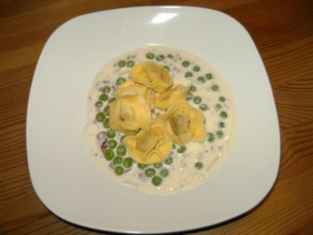 Bilder für Tortellini in Käse-Sahnesoße - Rezept