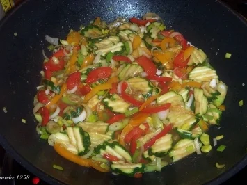 Rezept: Hähnchenbrust "süß-sauer" aus dem Wok Hähnchenbrust "süß-sauer" aus dem Wok - Rezept