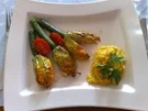 Gefüllte Zucchiniblüten mit Safranreis - Rezept