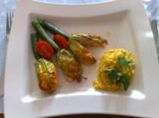 Gefüllte Zucchiniblüten mit Safranreis - Rezept