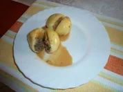 Pyzy (Knödel gefüllt mit Fleich und Champignons) in  Pilzsoße - Rezept