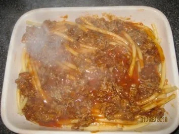 Nudeln überbacken Bolognaise-Art mit Schafskäse - Rezept - Bild Nr. 3