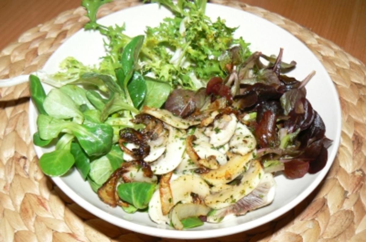 Bilder für Winterlicher Salat mit gebratenen Champignons - Rezept