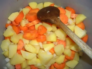 Rezept: Würstchengulasch aus Nürnbergerle Bild Nr. 4 Würstchengulasch aus Nürnbergerle - Rezept - Bild Nr. 4