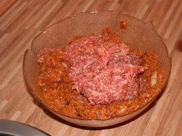 Frikadellen  (gefüllt) - Rezept