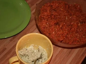 Frikadellen  (gefüllt) - Rezept