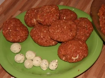 Frikadellen  (gefüllt) - Rezept